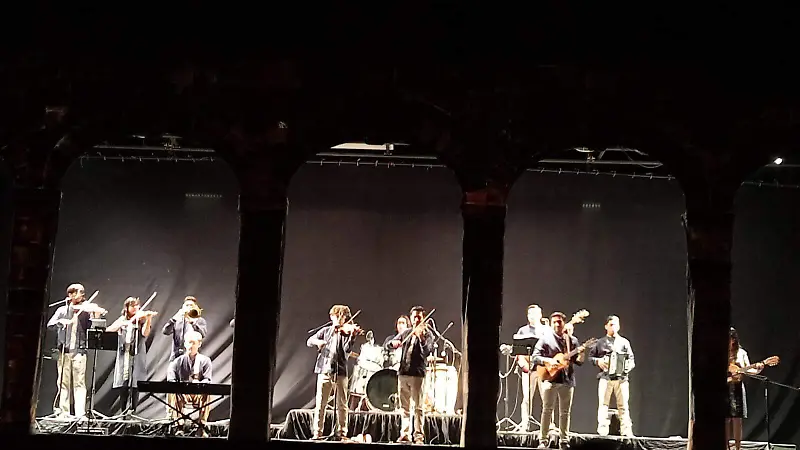 El Conjunto SonLince fue el encargado de musicalizar el programa.